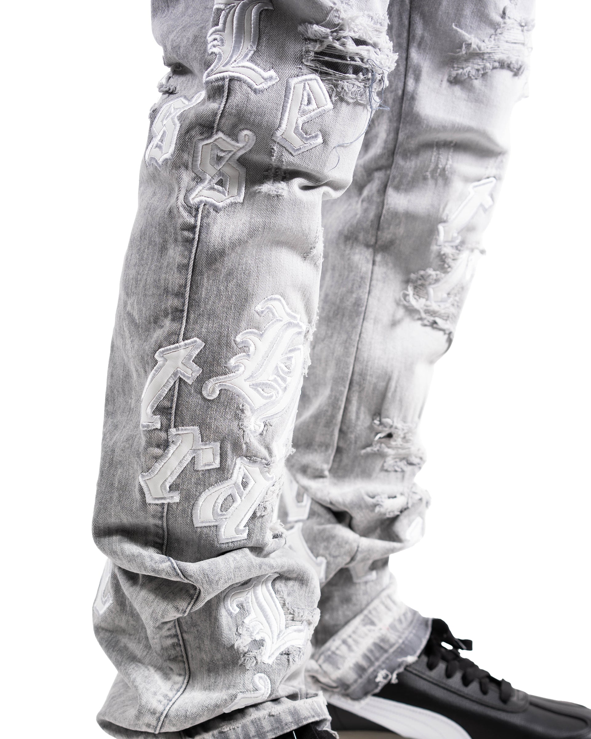 Letter Patch Flare Slim in Light Grey